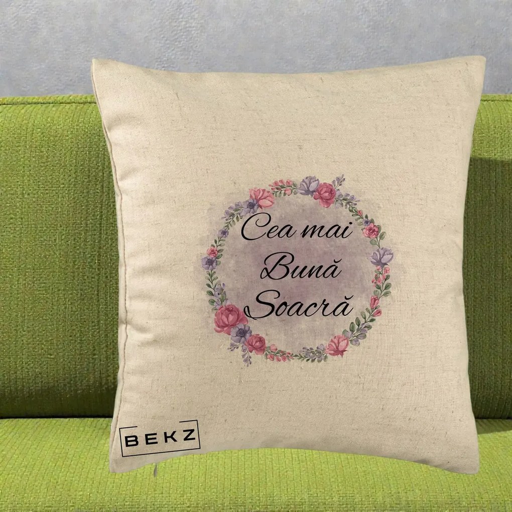 Cadou pentru Soacra - Perna Personalizata Cea mai Buna Soacra cu Coronita Flori Roz si Mov, 40x40 cm, Bej, Husa Detasabila, Perna Inclusa, BEKZ®