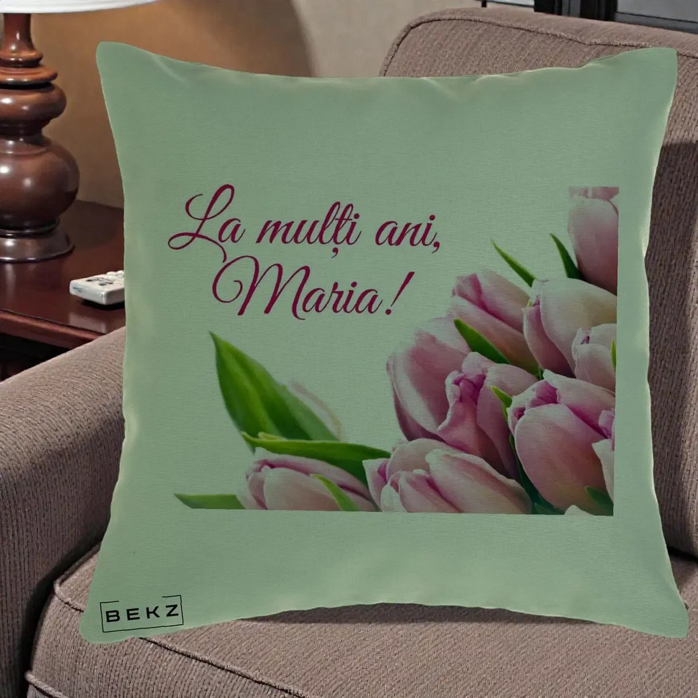 Cadou de Onomastica - Perna Personalizata La Multi Ani Maria Lalele, 40x40 cm, Verde, Husa Detasabila, Perna Inclusa, BEKZ®