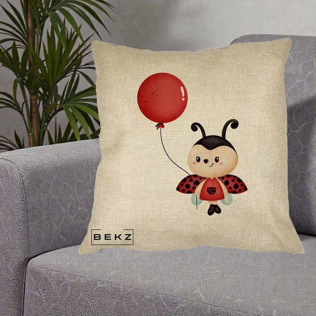 Perna Decorativa Buburuza cu Balon Rosu, 40x40 cm, Crem, Husa Detasabila, Perna Inclusa, BEKZ®