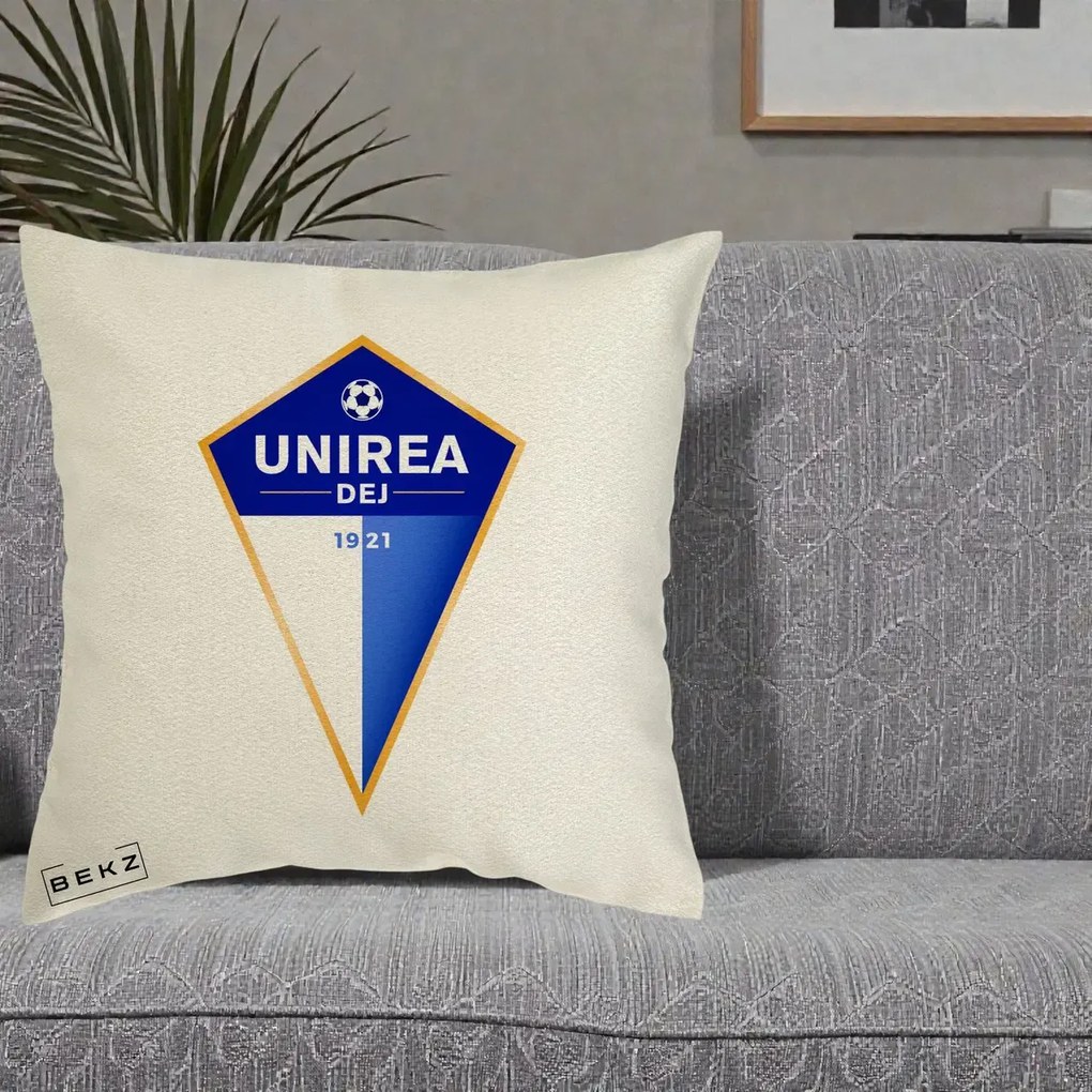 Perna Personalizata Unirea Dej 1921 Fotbal, 40x40 cm, Ecru, Husa Detasabila, Perna Inclusa, BEKZ®