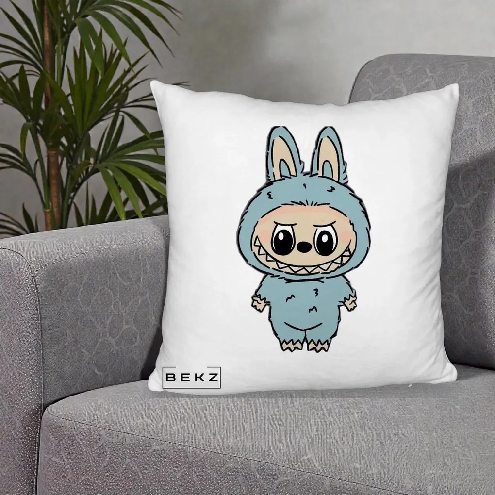 Perna Personalizata Labubu Albastru-Gri Solo, 40x40 cm, Alb Pufos, Husa Detasabila, Perna Inclusa, BEKZ®