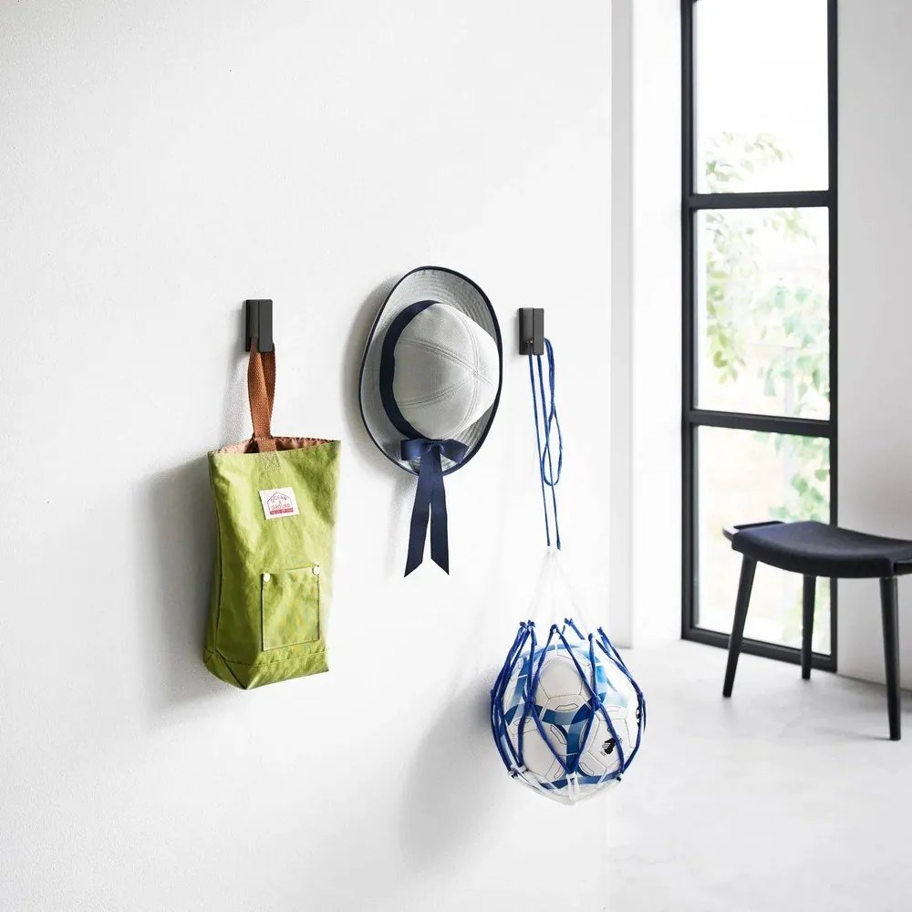 Cârlige negre 3 buc. de montat pe perete din metal Tower – YAMAZAKI