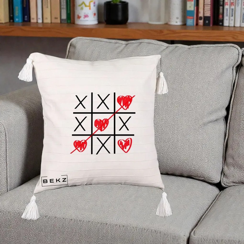 Cadou Romantic - Perna Personalizata Love Joc X si Inima cu Castigator Iubire, 40x40 cm, Bej cu Franjuri, Husa Detasabila, Perna Inclusa, BEKZ®