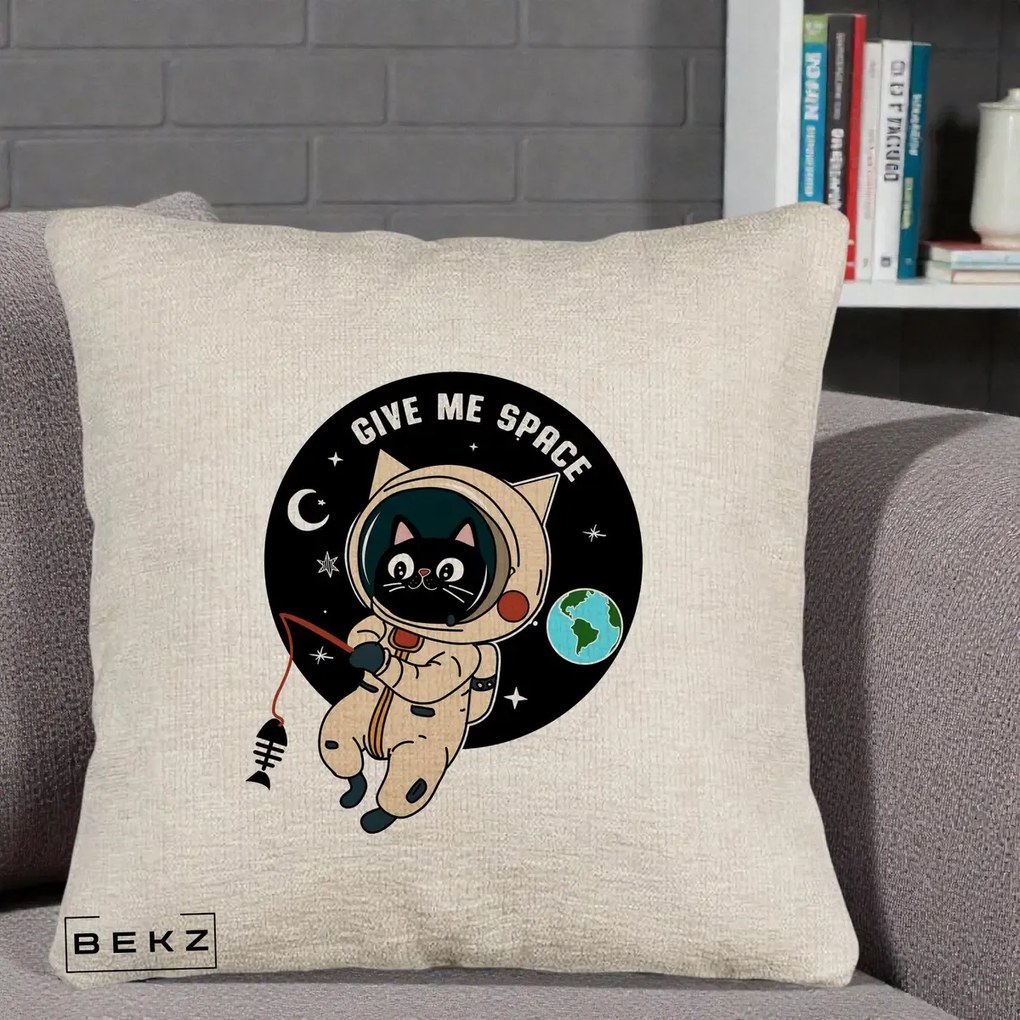 Perna Decorativa Give Me Space Pisica Astronaut, 40x40 cm, Bej Canapea, Husa Detasabila, Perna Inclusa, BEKZ®