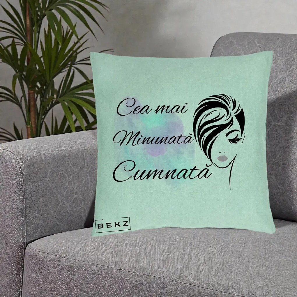 Cadou pentru Cumnata - Perna Personalizata Cea mai Minunata Cumnata cu Silueta Dama si Pete Multicolor, 40x40 cm, Verde Menta, Husa Detasabila, Perna Inclusa, BEKZ®
