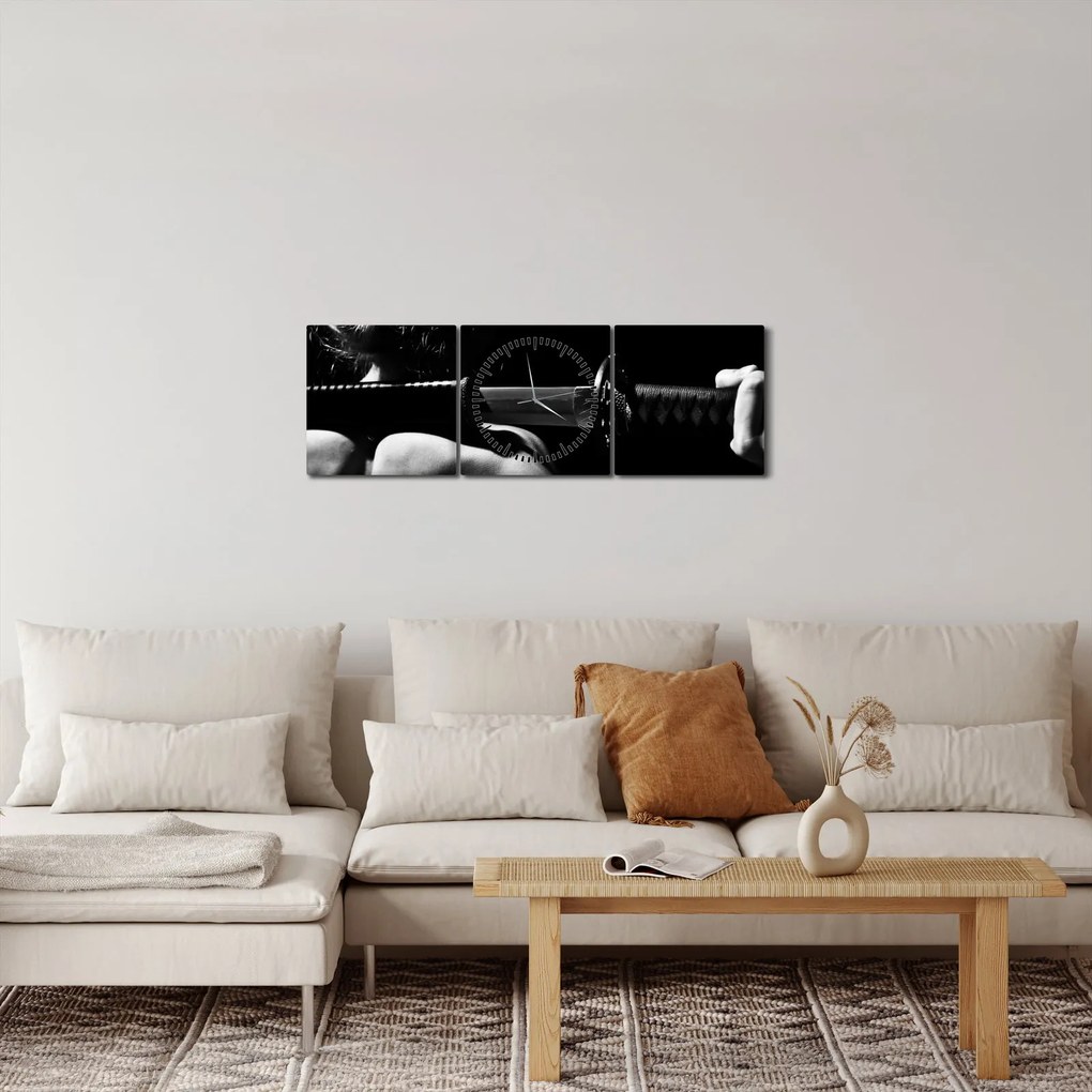 Tablou - Femeie cu o sabie (cu ceas) (90x30 cm)