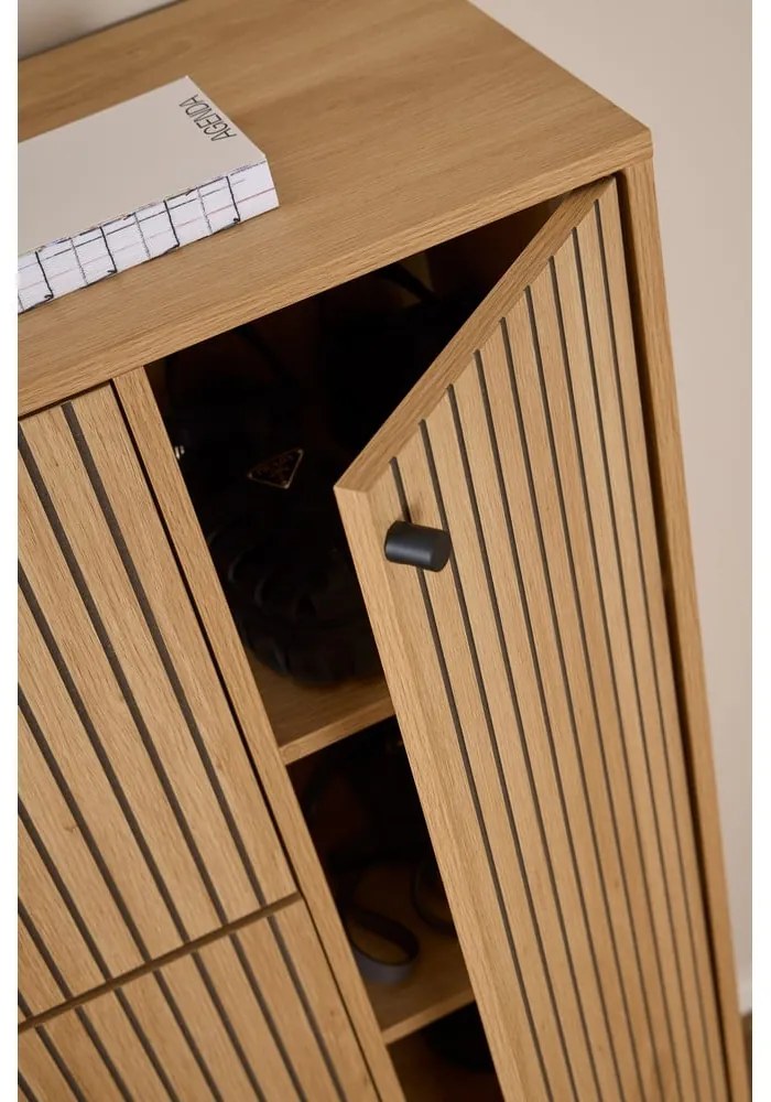 Pantofar în culoare naturală cu deschidere înclinată cu aspect de lemn de stejar 99x140x35 cm Albany – Actona