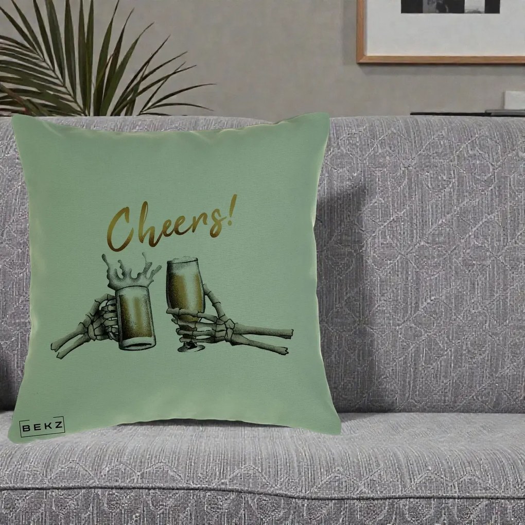 Perna Decorativa Halloween Cheers Schelete cu Bere, 40x40 cm, Verde, Husa Detasabila, Perna Inclusa, BEKZ®