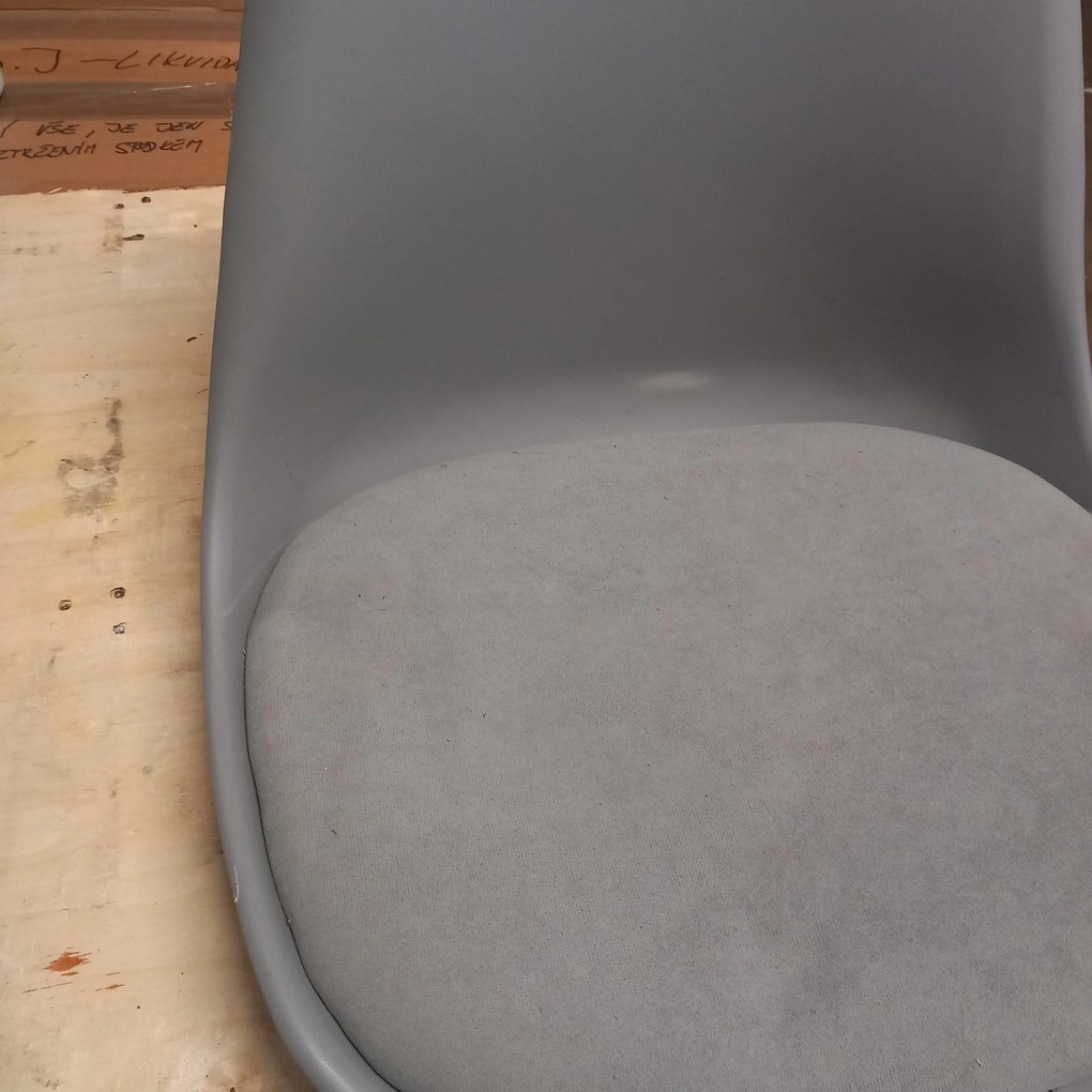 OFERTA Scaun gri deschis BALI MARK cu perna din catifea II. calitate