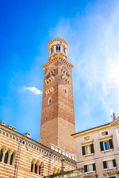 Fotografie Torre dei Lamberti on Piazza dei, Westend61