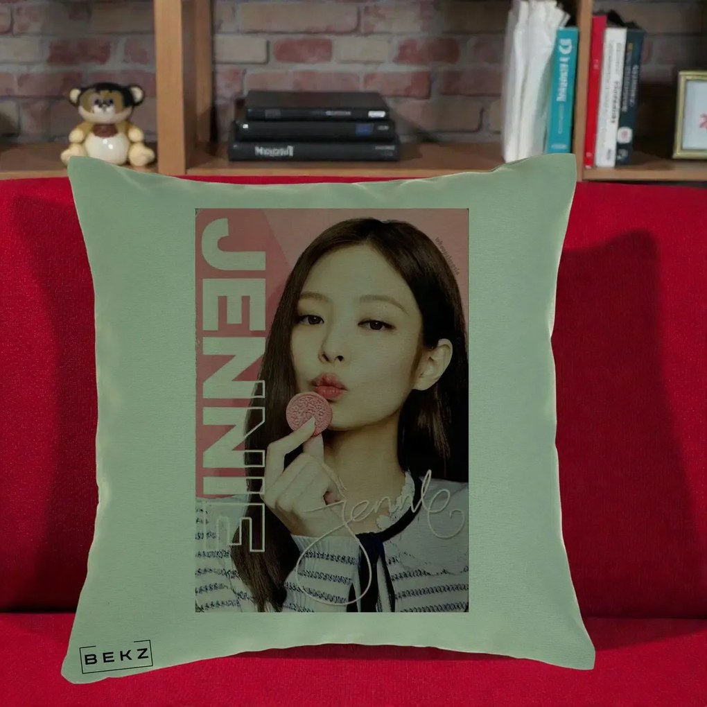 Perna Personalizata K-pop BLACKPINK Jennie cu Semnatura si Fond Roz, 40x40 cm, Verde, Husa Detasabila, Perna Inclusa, BEKZ®