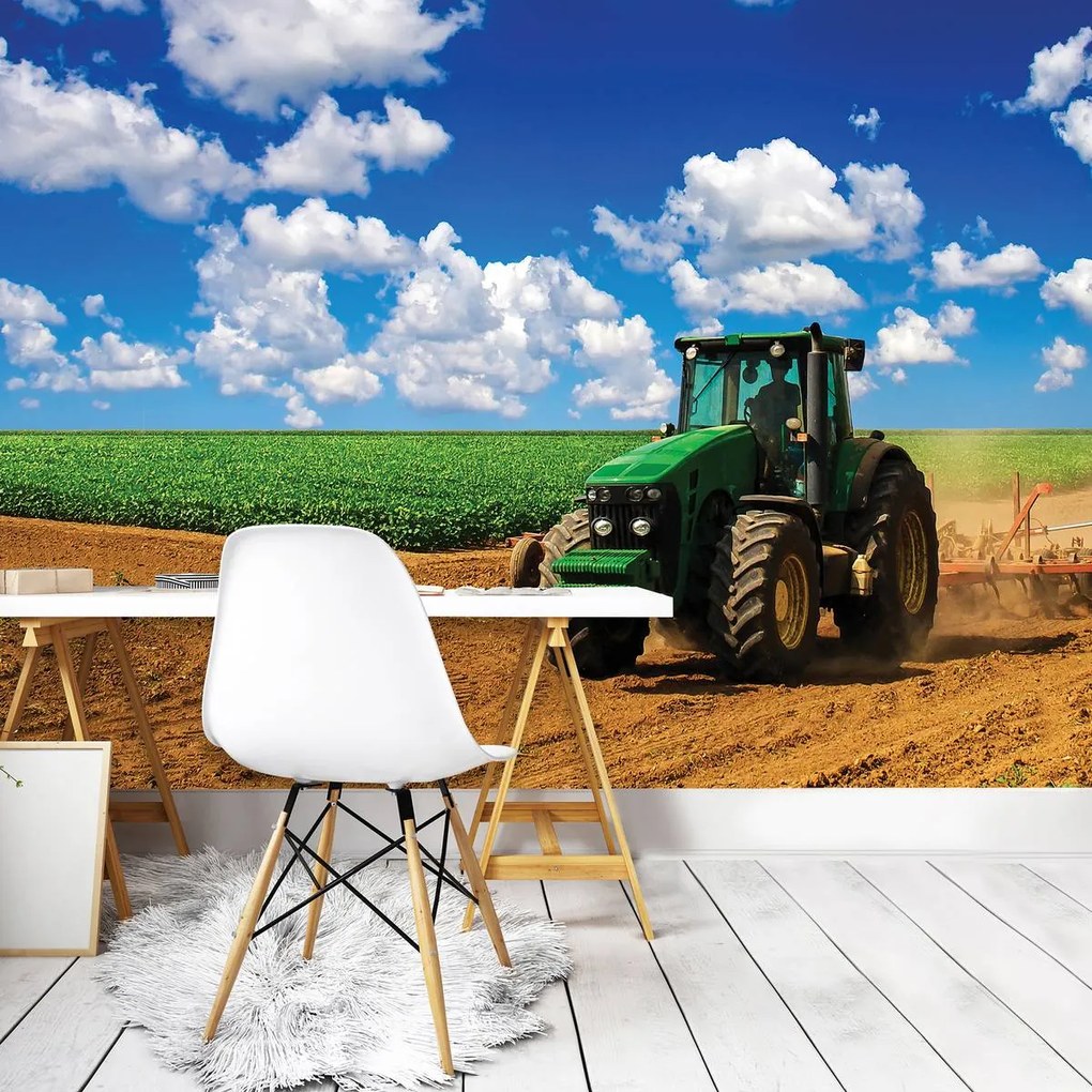 Fototapet - Tractor verde pe teren (254x184 cm)