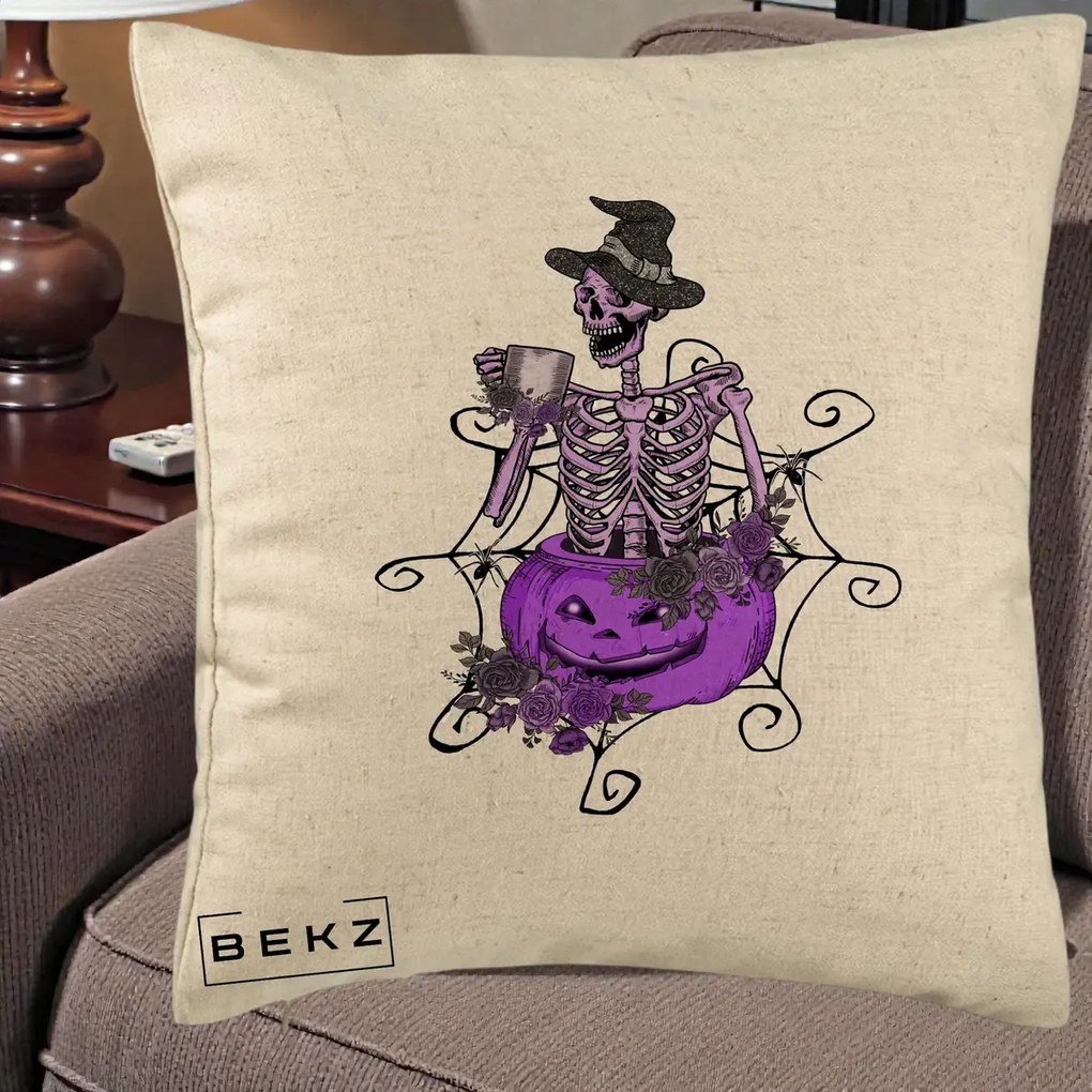 Perna Decorativa Schelet Vrajitor cu Dovleac Violet Halloween, 40x40 cm, Bej, Husa Detasabila, Perna Inclusa, BEKZ®