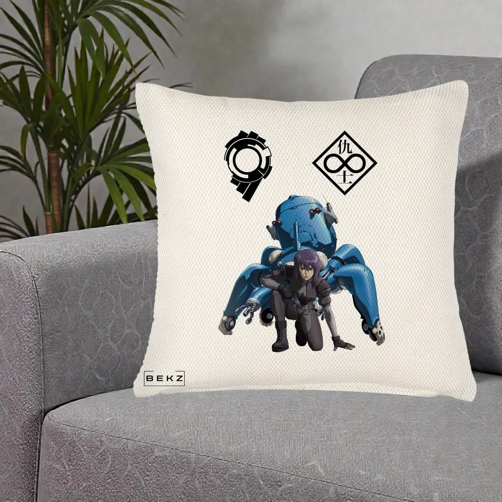 Perna Personalizata Ghost in the Shell Motoko si Tachikoma, 40x40 cm, Crem Reliefat, Husa Detasabila, Perna Inclusa, BEKZ®