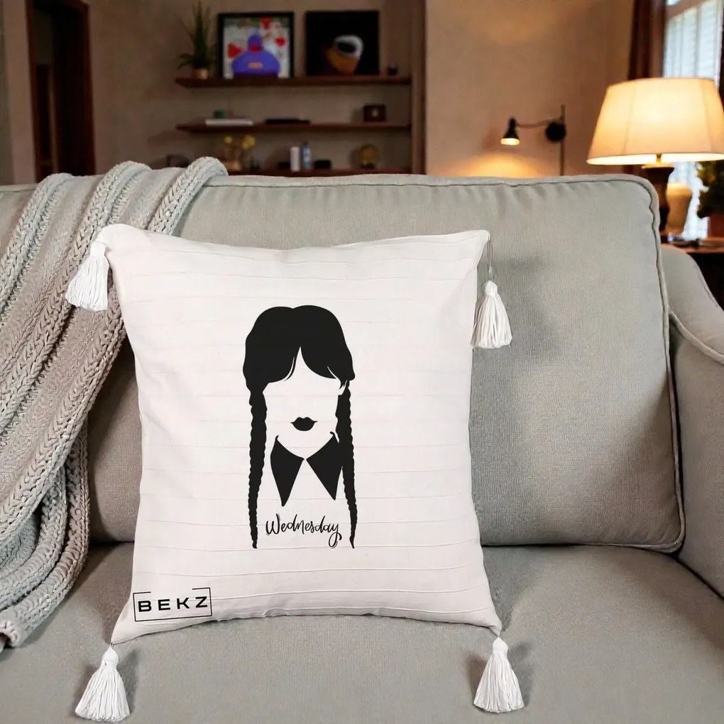 Perna Personalizata Wednesday Addams Silueta Alb-Negru, 40x40 cm, Bej cu Franjuri, Husa Detasabila, Perna Inclusa, BEKZ®