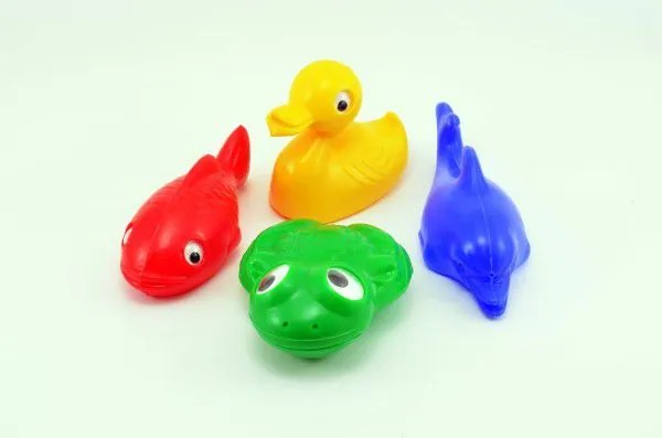 Set de înot animale 4 buc într-o plasă 20x14x7cm 12 luni +