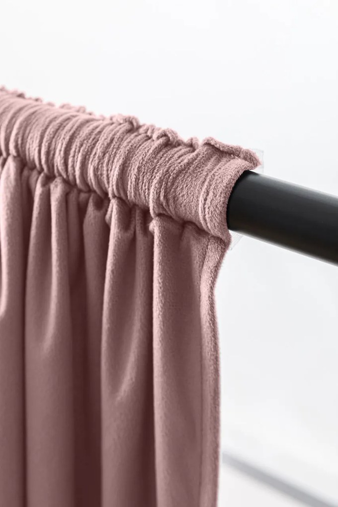 Draperie opaca violet deschis VELVET 135x250 cm Agățat: Inele metalice