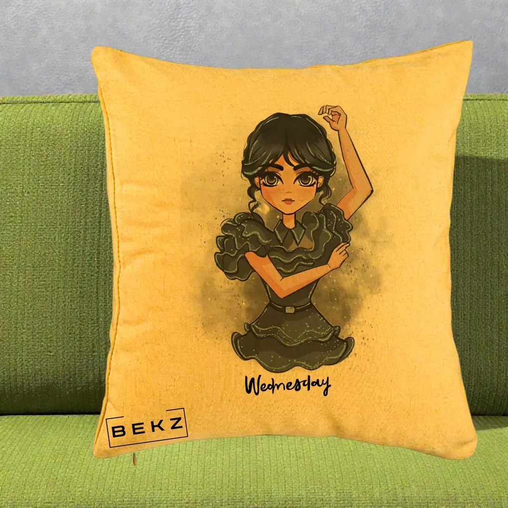 Perna Personalizata Wednesday Addams Dancing Queen, 40x40 cm, Galben, Husa Detasabila, Perna Inclusa, BEKZ®