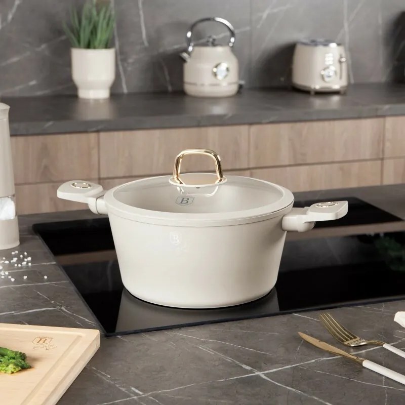 BerlingerHaus Cratiță cu suprafață din titan și capac Sahara 24 cm, 24 cm