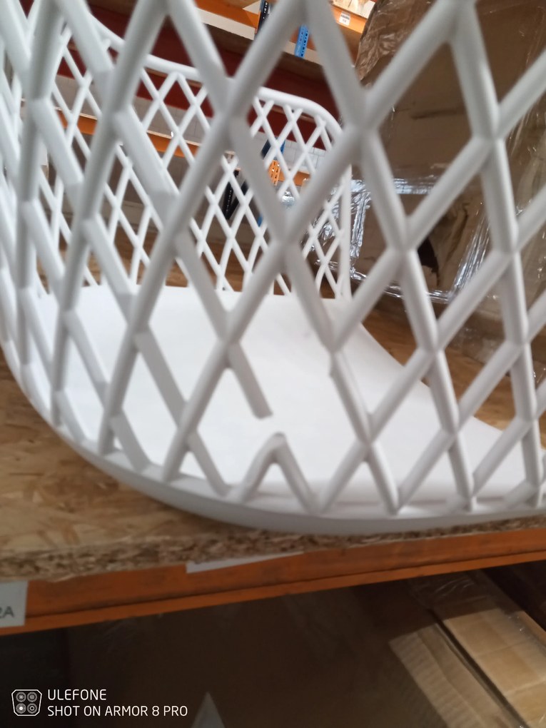 OFERTA Scaun din plastic alb CORRAL B II. calitate secundara