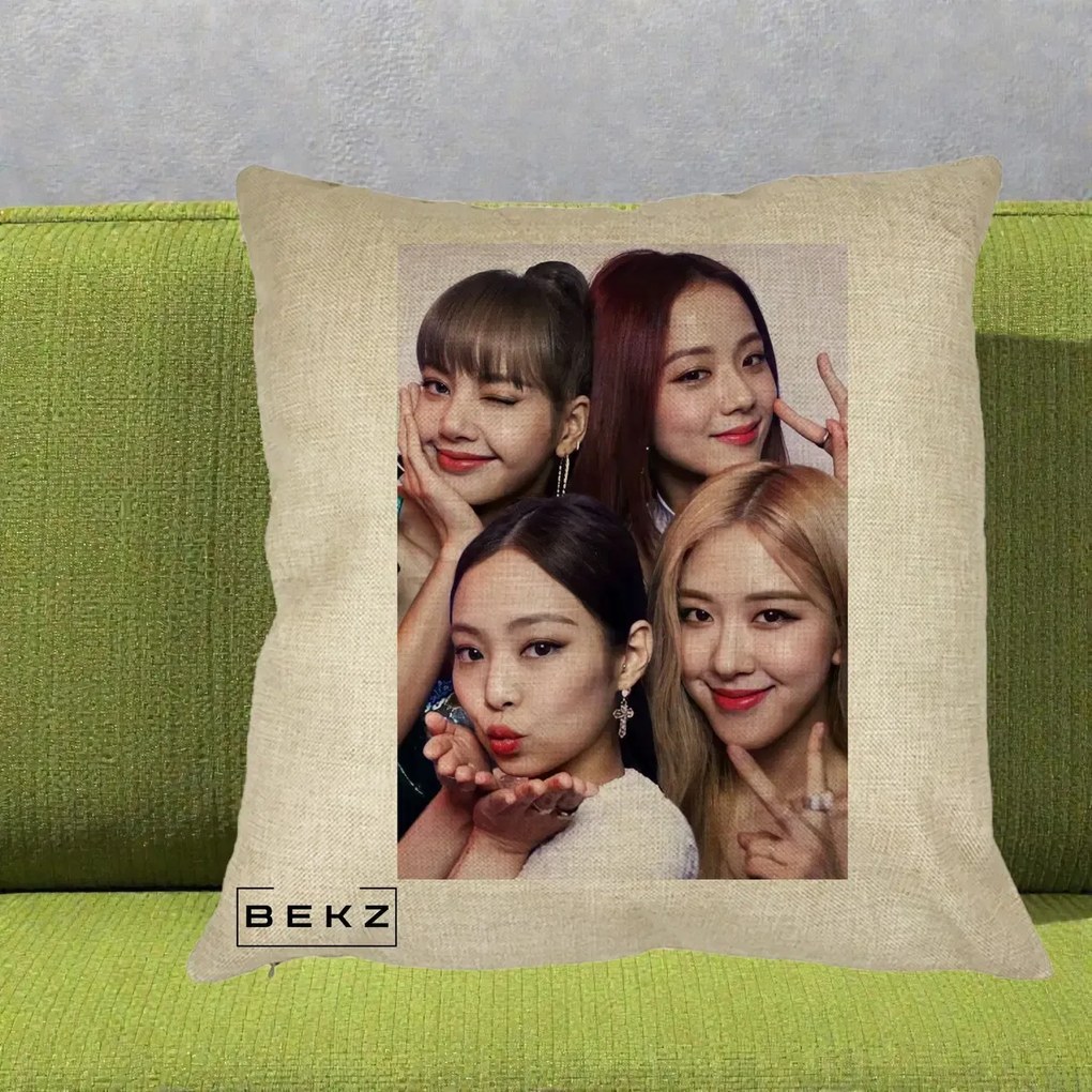 Perna Personalizata K-pop BLACKPINK Foto Grup Selfie 4 Membre, 40x40 cm, Crem, Husa Detasabila, Perna Inclusa, BEKZ®