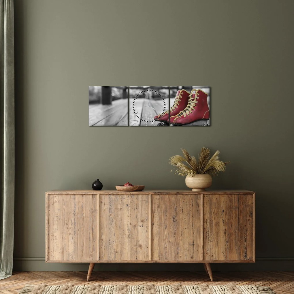 Tablou cu pantofi cu role vechi roșii (cu ceas) (90x30 cm)