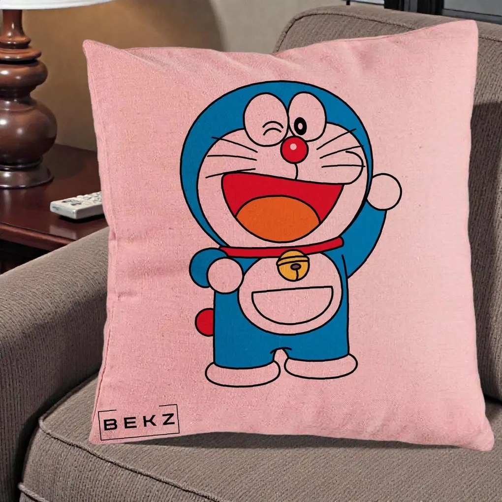 Perna Personalizata Doraemon Salutand, 40x40 cm, Roz, Husa Detasabila, Perna Inclusa, BEKZ®