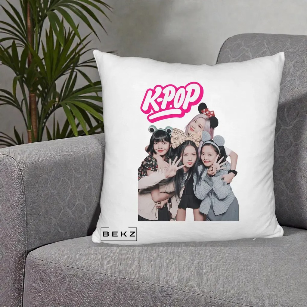 Perna Personalizata BLACKPINK K-Pop Grup Pozitii Amuzante, 40x40 cm, Alb Pufos, Husa Detasabila, Perna Inclusa, BEKZ®