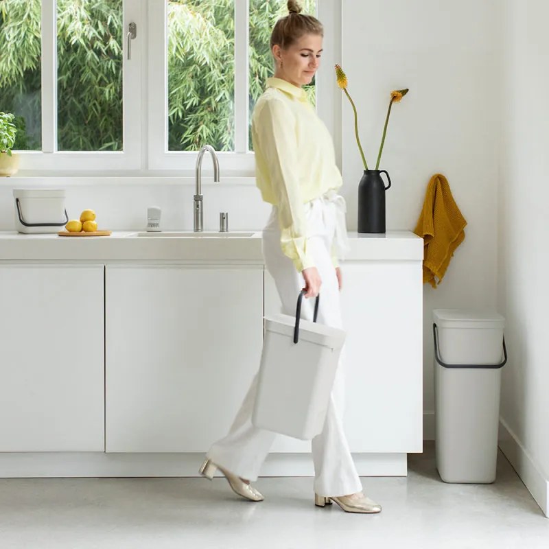 Cos de gunoi colectare selectiva Brabantia Sort&Go 1005511, 12 Ș, Maner, Montabil pe perete, Gri deschis