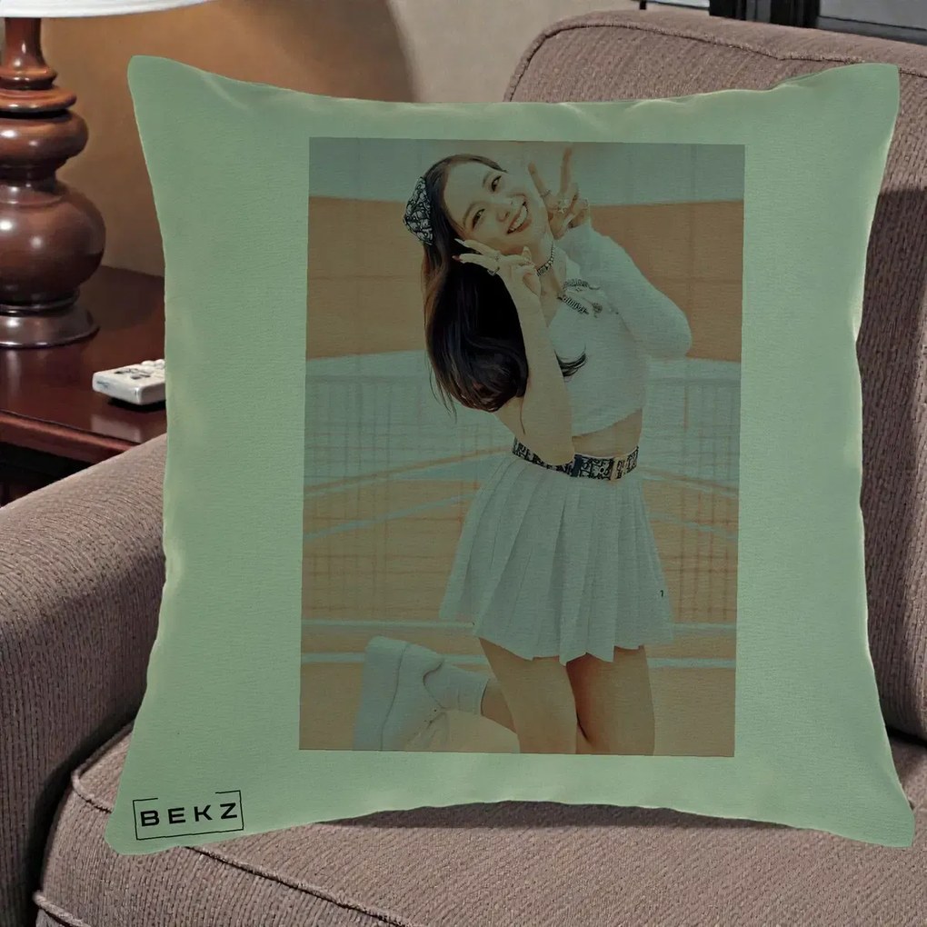 Perna Personalizata K-pop BLACKPINK Nayeon/Jisoo Tenis Alb, 40x40 cm, Verde, Husa Detasabila, Perna Inclusa, BEKZ®