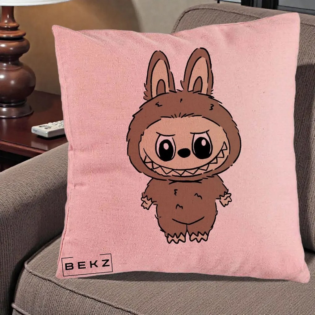 Perna Personalizata Labubu Maro Natural Solo, 40x40 cm, Roz, Husa Detasabila, Perna Inclusa, BEKZ®