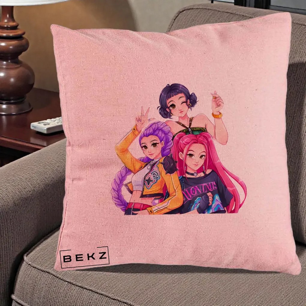 Perna Personalizata K-pop HUNTRX Trio Animat Fete Foto, 40x40 cm, Roz, Husa Detasabila, Perna Inclusa, BEKZ®