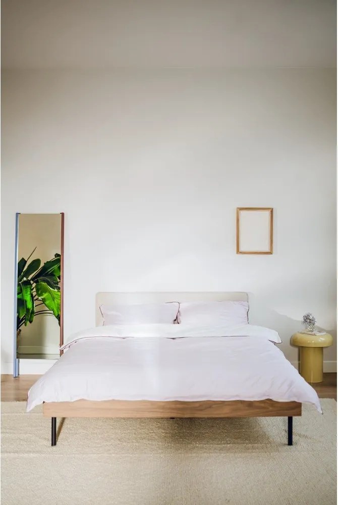 Pat matrimonial în culoare naturală închisă tapițat/din placă aglomerată de lemn cu aspect de lemn de nuc cu somieră 180x200 cm Streiko – noo.ma