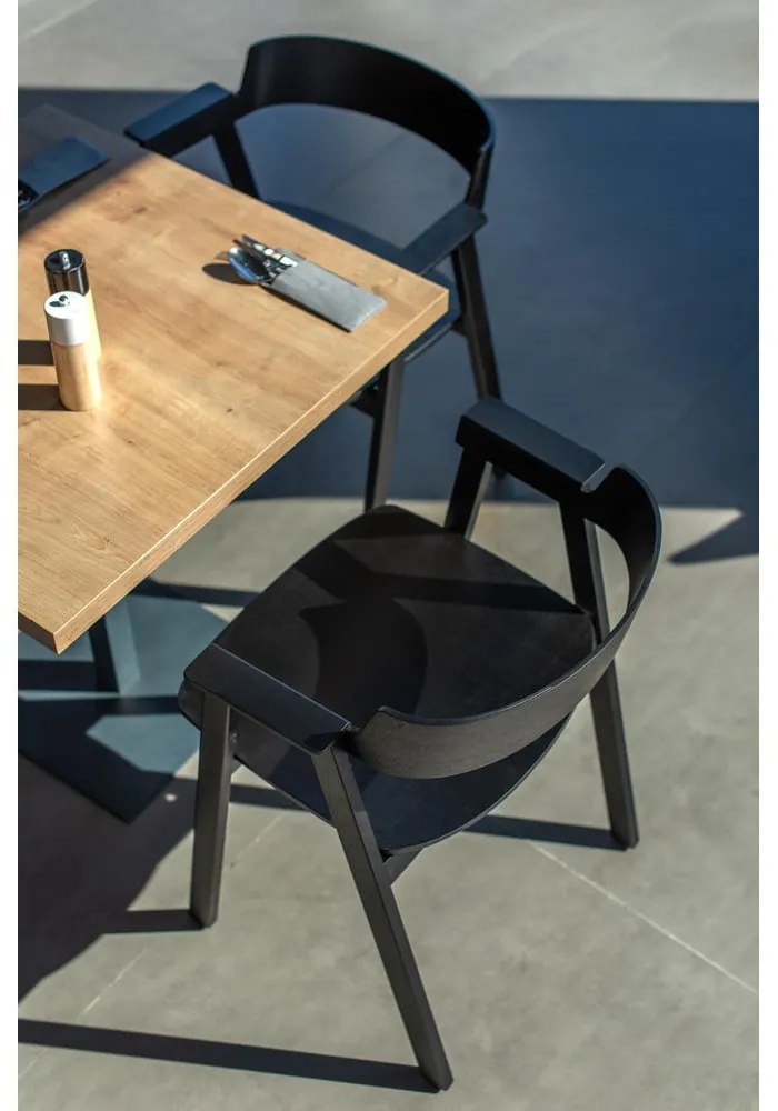 Scaun de dining negru cu cotiere din lemn de stejar Flip – Gazzda