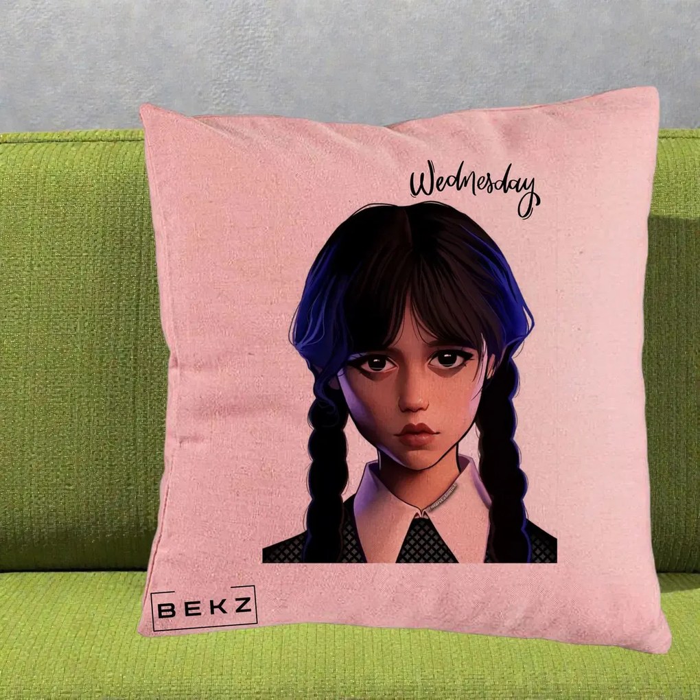Perna Personalizata Wednesday Addams Portret Realist, 40x40 cm, Roz, Husa Detasabila, Perna Inclusa, BEKZ®