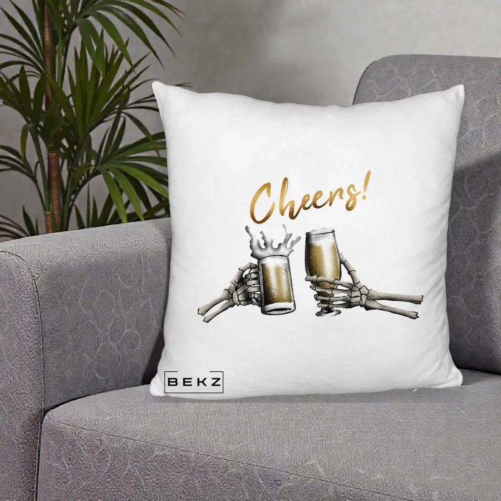 Perna Decorativa Halloween Cheers Schelete cu Bere, 40x40 cm, Alb Pufos, Husa Detasabila, Perna Inclusa, BEKZ®