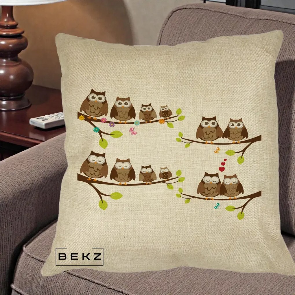 Perna Decorativa Familie de Bufnite pe Ramuri, 40x40 cm, Crem, Husa Detasabila, Perna Inclusa, BEKZ®