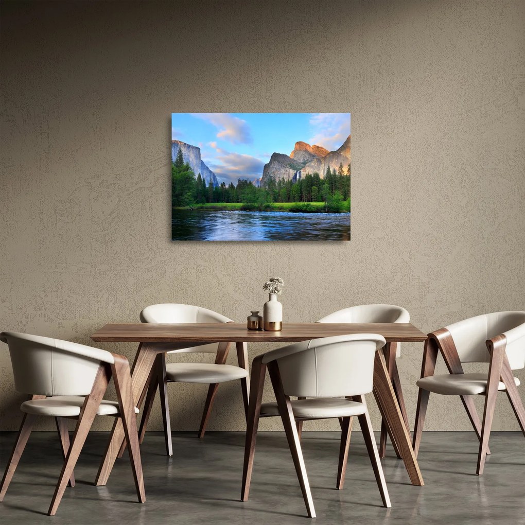 Tablou pe sticlă cu peisaj montan sălbatic (70x50 cm)