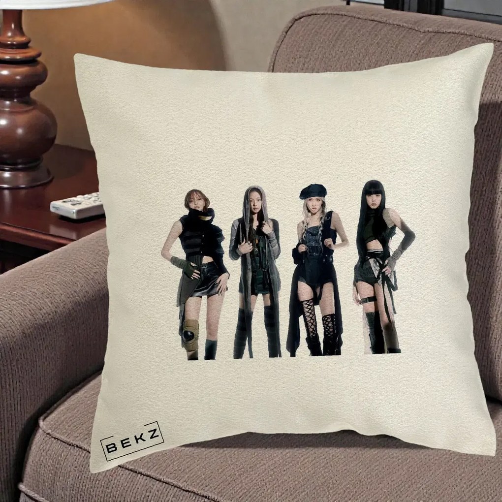 Perna Personalizata K-pop BLACKPINK Tinute Negre Elegante Grup, 40x40 cm, Ecru, Husa Detasabila, Perna Inclusa, BEKZ®