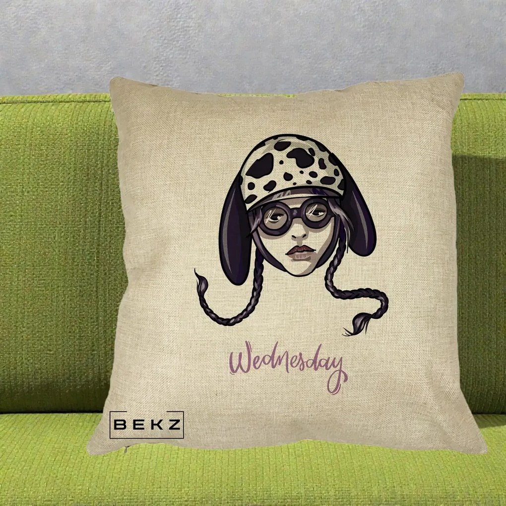 Perna Personalizata Wednesday Addams cu Caine Dalmatian, 40x40 cm, Crem, Husa Detasabila, Perna Inclusa, BEKZ®
