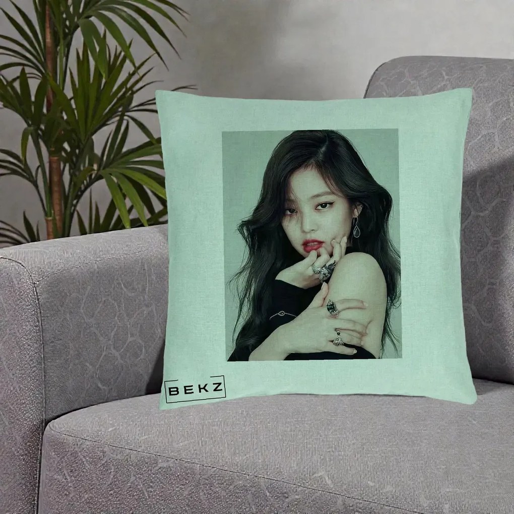 Perna Personalizata K-pop BLACKPINK Jennie Editorial Negru cu Inele, 40x40 cm, Verde Menta, Husa Detasabila, Perna Inclusa, BEKZ®