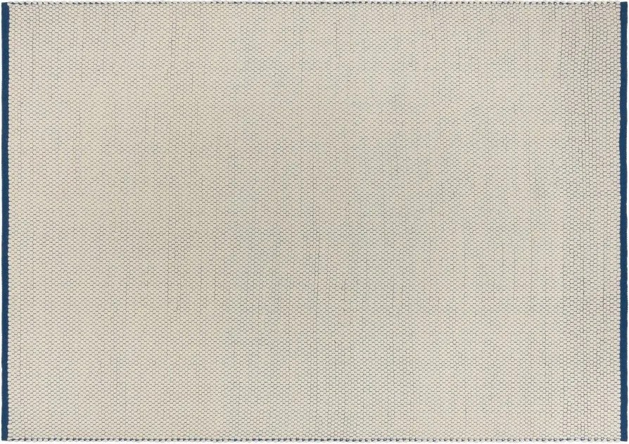 Covor albastru/bej țesut manual din lână 140x200 cm Lenu – noo.ma