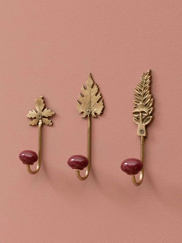 Set 3 cuiere de perete din metal și ceramică, auriu și bordo, frunze sculptate și sferă din ceramică, finisaj lucios, 15,5 x 4 cm, „Feuilles”