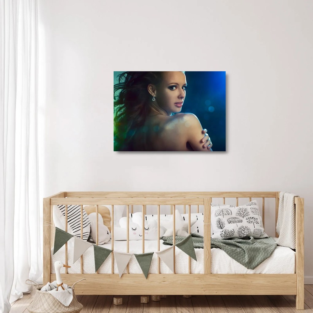 Tablou pe sticlă - Privirea unei femei tinere (70x50 cm)