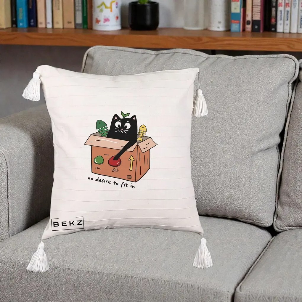 Perna Decorativa Pisica in Cutie No Desire to Fit In, 40x40 cm, Bej cu Franjuri, Husa Detasabila, Perna Inclusa, BEKZ®