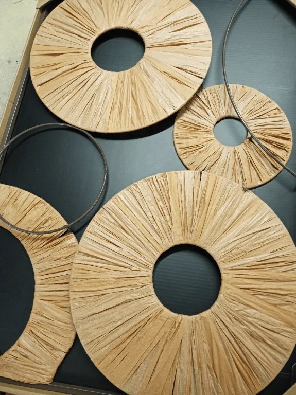 Reducere Decoratiune de perete CIRCLES metalica 48x68 cm, maro Calitatea a II-a