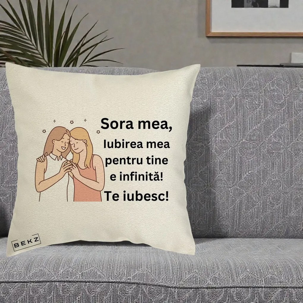 Cadou pentru Sora - Perna Personalizata Sora Mea Te Iubesc Imbratisare cu Sclipiri, 40x40 cm, Ecru, Husa Detasabila, Perna Inclusa, BEKZ®