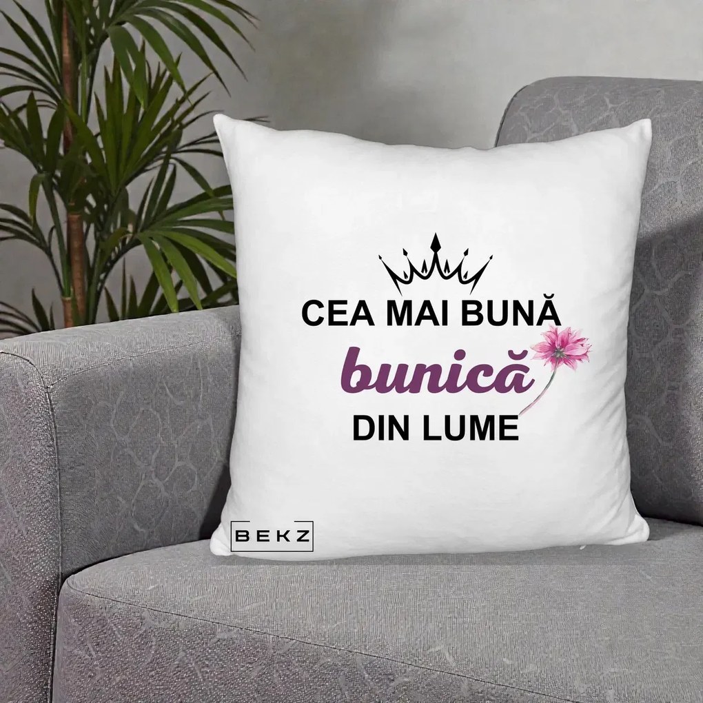 Cadou pentru Bunica - Perna Personalizata Cea Mai Buna Bunica Din Lume Coroana Mov Floare Roz, 40x40 cm, Alb Pufos, Husa Detasabila, Perna Inclusa, BEKZ®