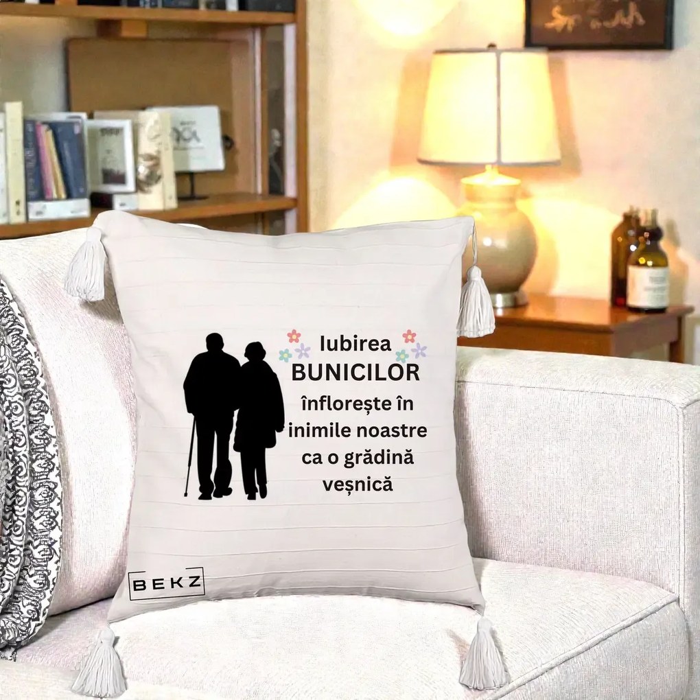 Cadou pentru Bunici - Perna Personalizata Bunicii Iubirea Infloreste Silueta Neagra Flori, 40x40 cm, Bej cu Franjuri, Husa Detasabila, Perna Inclusa, BEKZ®