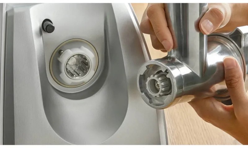 Mașină de tocat carne Bosch MFW68660, 2200W, atașament pentru roșii și cârnați, invers, 4,3 kg/min, Inox